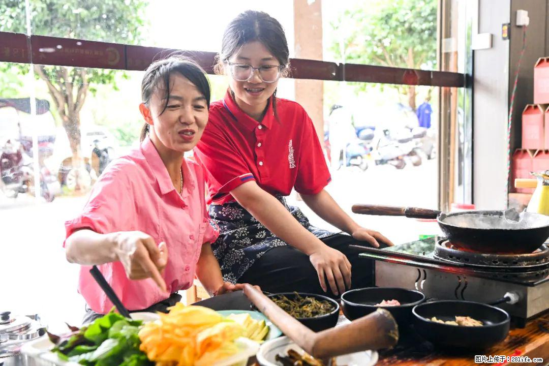 全网追的“扁担女孩”，找了一份暑假工，时薪12元 - 兴安盟生活资讯 - 兴安盟28生活网 xam.28life.net